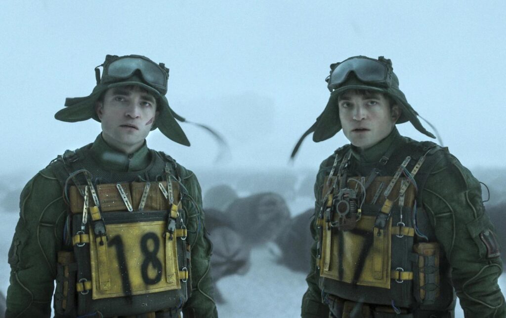 Simbolismo da descartabilidade em Mickey 17 crítica.