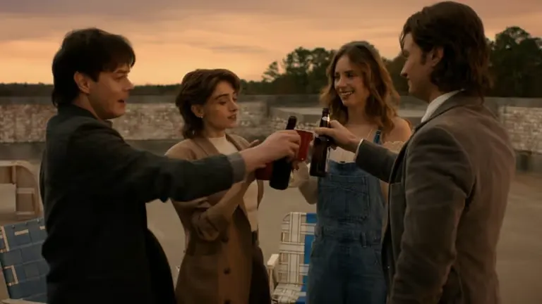 O grupo original e o final de Stranger explicado.