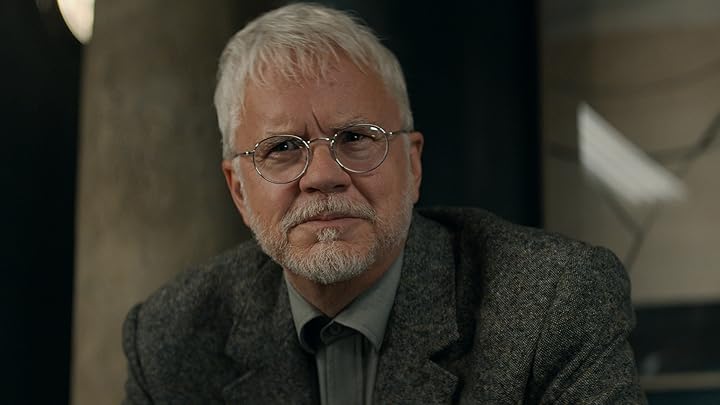 Bernard, Sims e o controle da informação