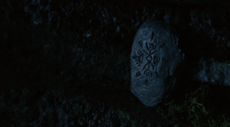 Resumo da 1ª temporada de Origem (From): Tudo o que aconteceu e final explicado Talismã de proteção no resumo da 1ª temporada de Origem.