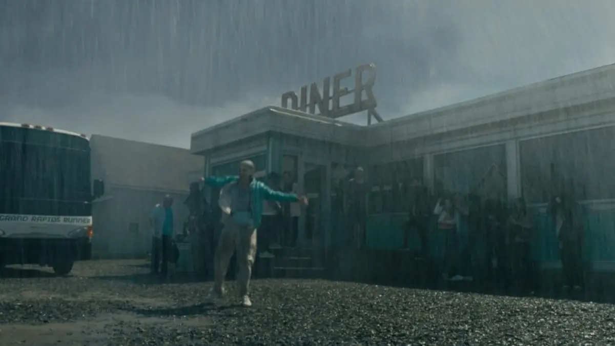 Resumo da 2ª temporada de Origem (From): Tudo o que aconteceu e final explicado Passageiros do ônibus no resumo da 2ª temporada de Origem.