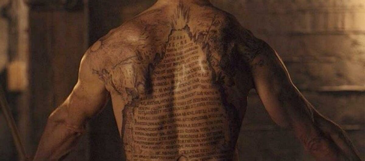 Resumo da 1ª temporada de Dark: Entenda a história completa Noah e a Tabula Smaragdina, símbolo do determinismo temporal.