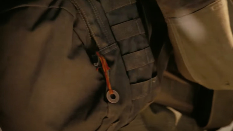 Tenet Final Explicado, Inversão Temporal e o Mistério de Neil Pingente vermelho na mochila de Neil em Tenet Final Explicado.