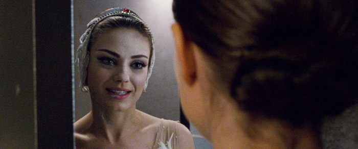 Reflexo perturbador de Nina em Cisne Negro.