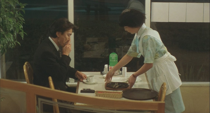 Final Explicado de Cure (1997): O Vazio que Contagia e a Anatomia do Mal Cena final de Cure explicada com Takabe no restaurante.