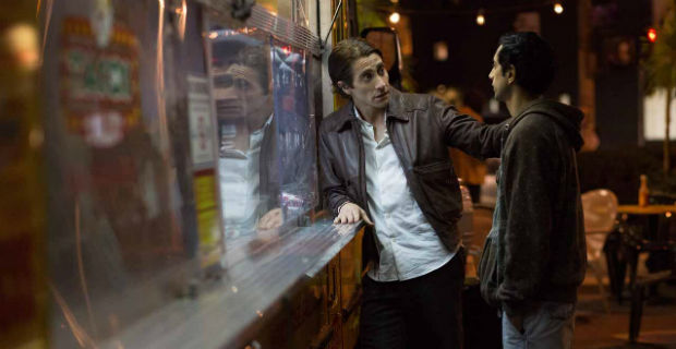 cena da lanchonete no filme o abutre com jake gyllenhaal e riz ahmed